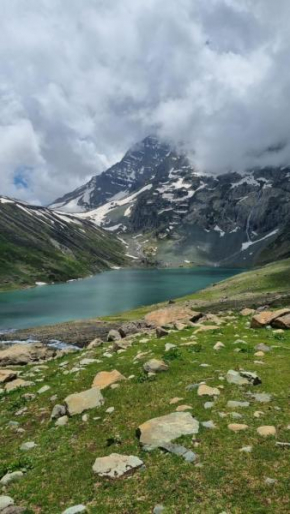 Srinagar hotels and houseboats